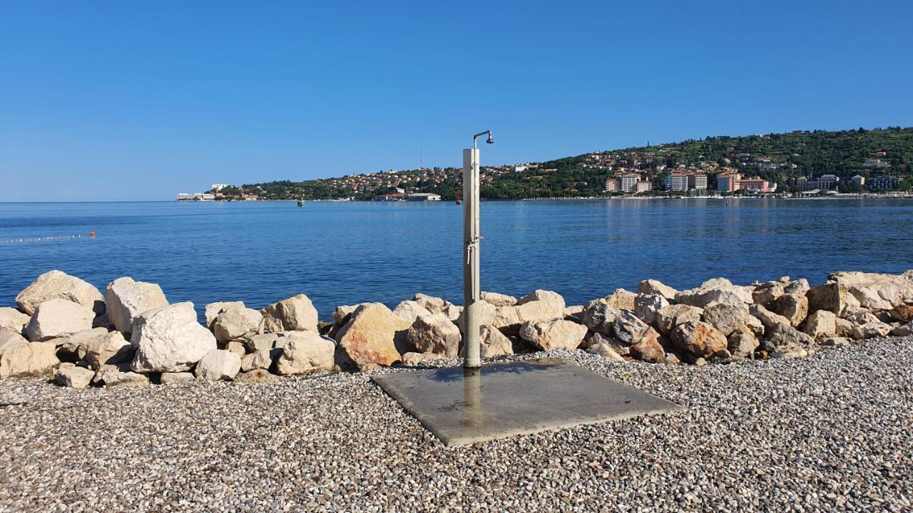 Floating Sea House Soncek Lägenhet Portorož Exteriör bild